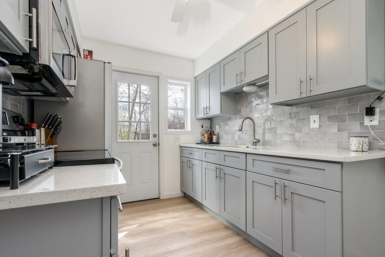 17 Youngs Dr #19 - Photo 4 of 18