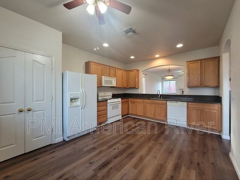 8233 Windmill Oaks Pl - Photo 5 of 21