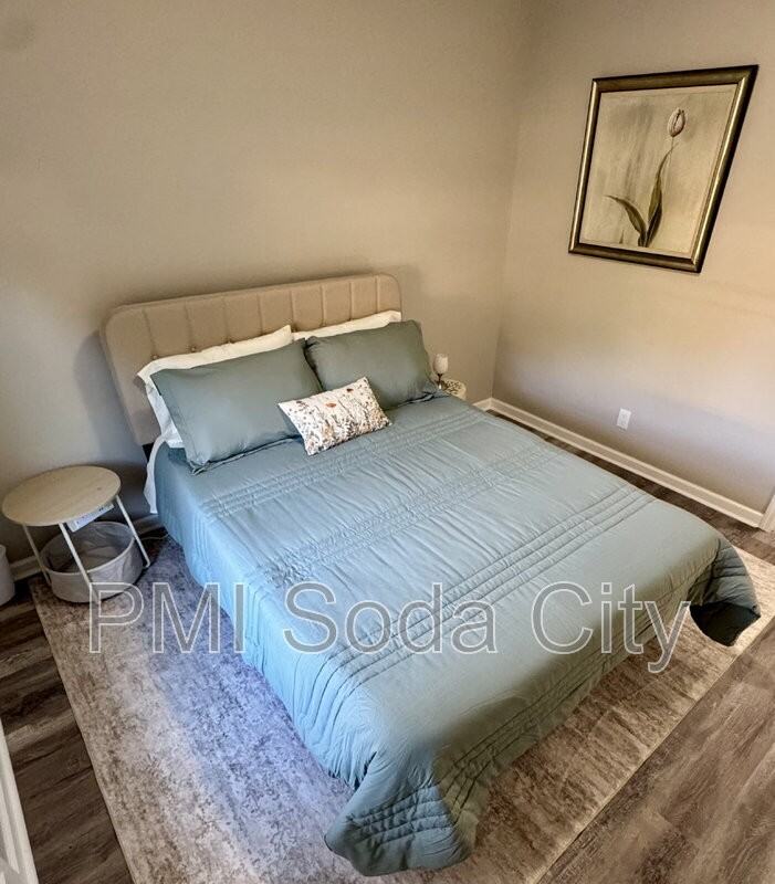 3615 Truman St - Photo 3 of 23