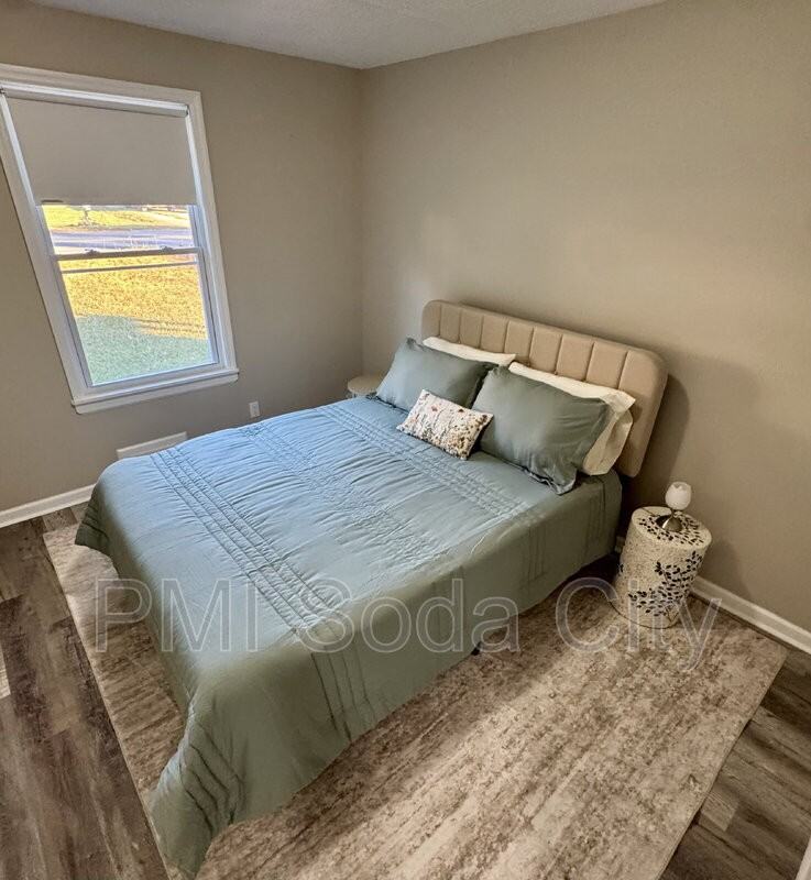 3615 Truman St - Photo 4 of 23