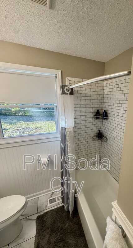 3615 Truman St - Photo 6 of 23