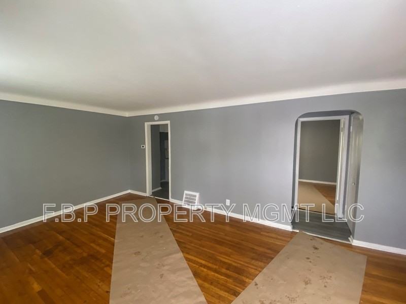 17190 Ontario St - Photo 2 of 5