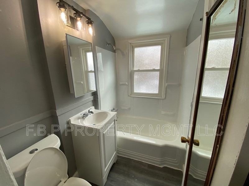 17190 Ontario St - Photo 3 of 5