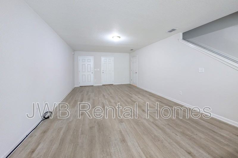 10961 Hidden Haven Ct - Photo 5 of 17