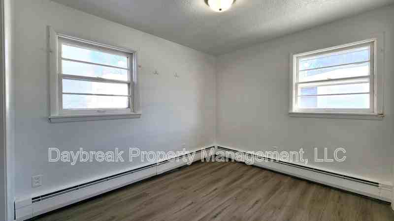 1211 11 1/2 St N - Photo 5 of 8