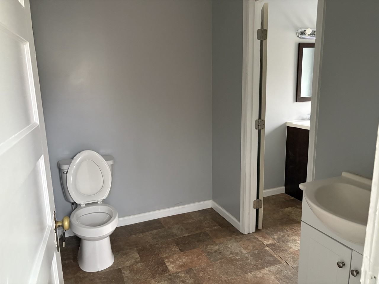 233 Lee St - Photo 3 of 20