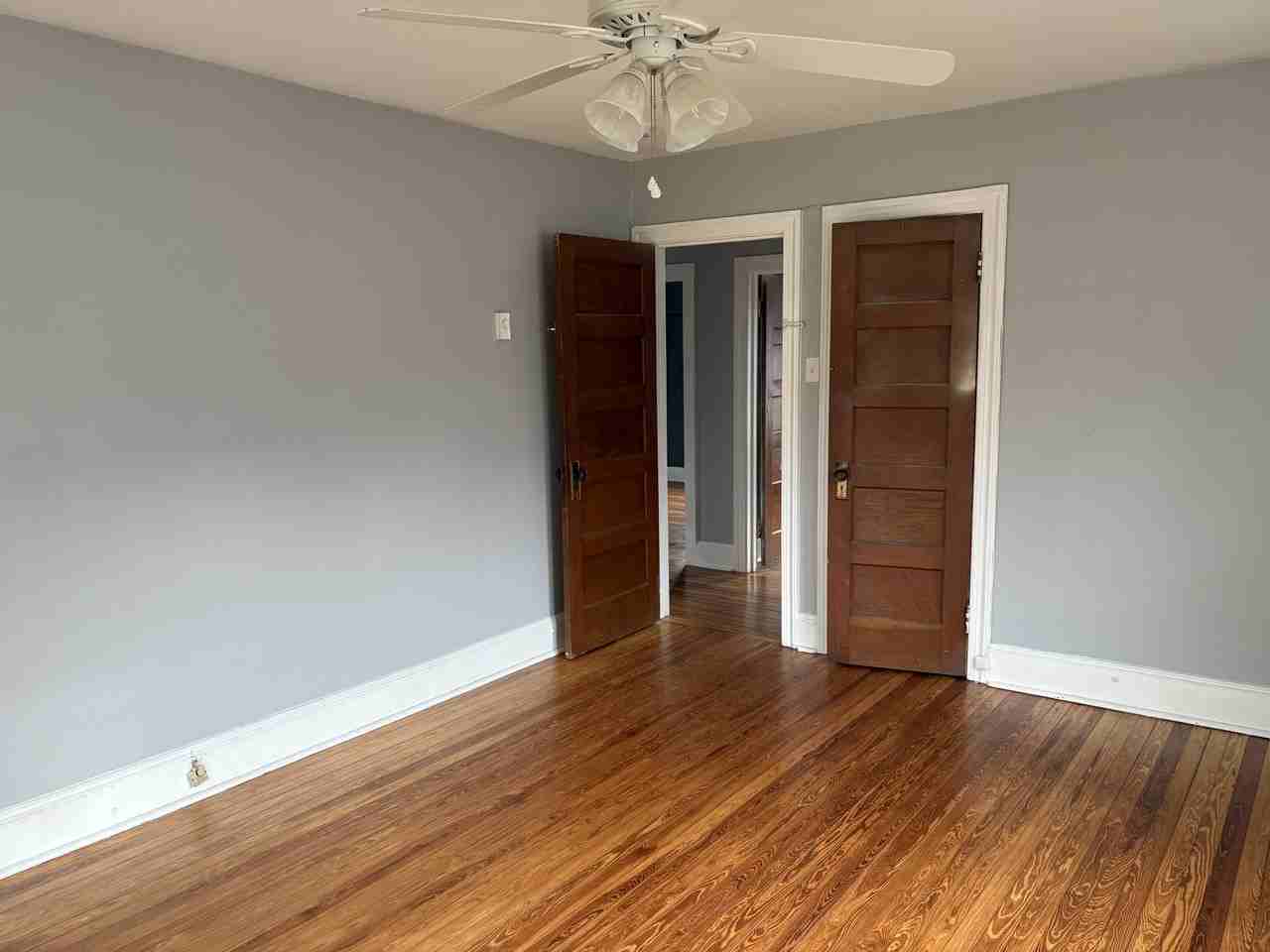 233 Lee St - Photo 6 of 20