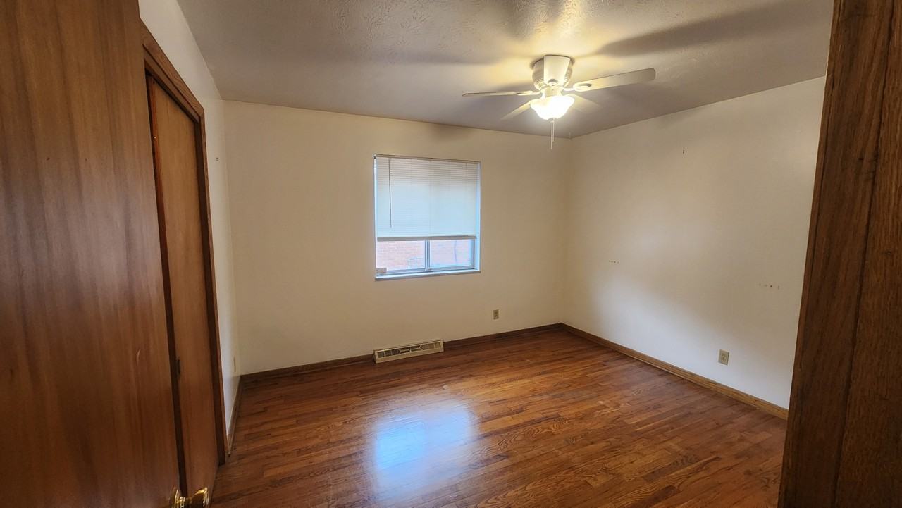 611 Gibbs Rd - Photo 3 of 12