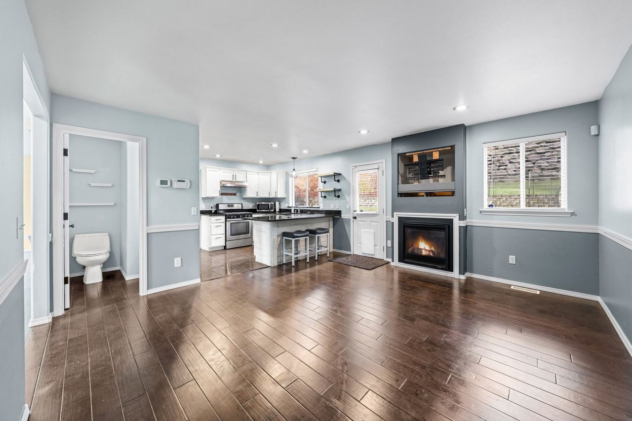 18131 85th St E - Photo 4 of 24