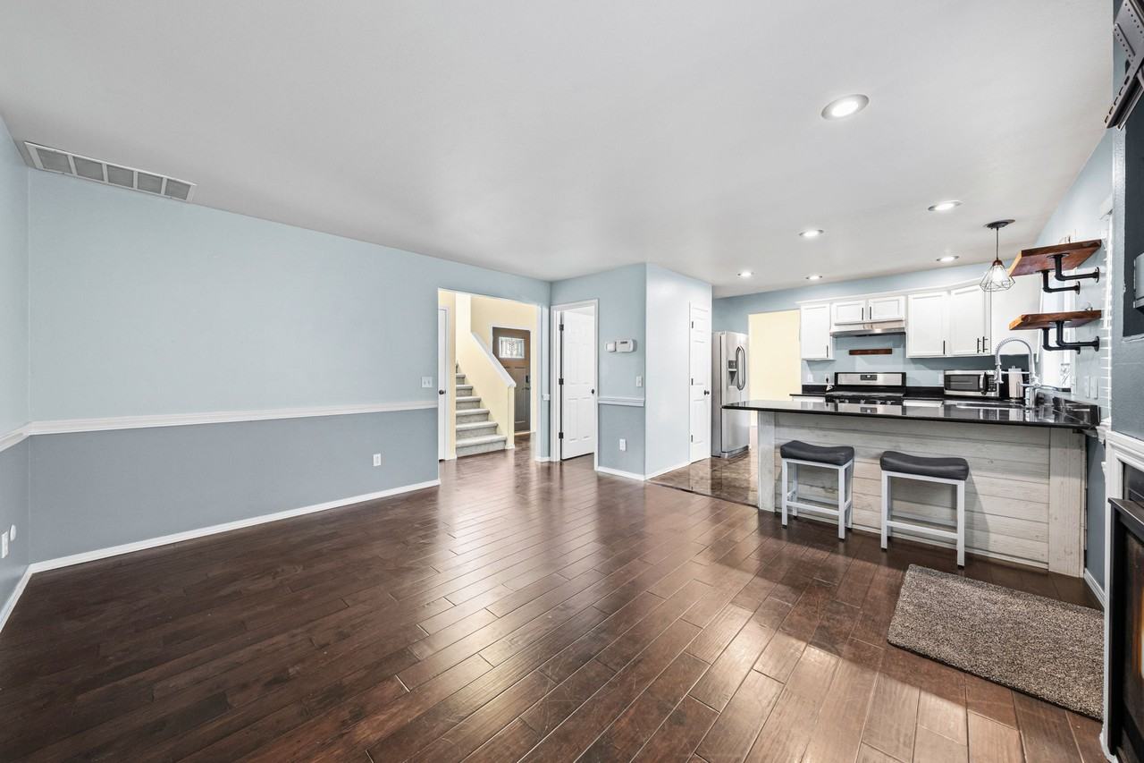 18131 85th St E - Photo 5 of 24