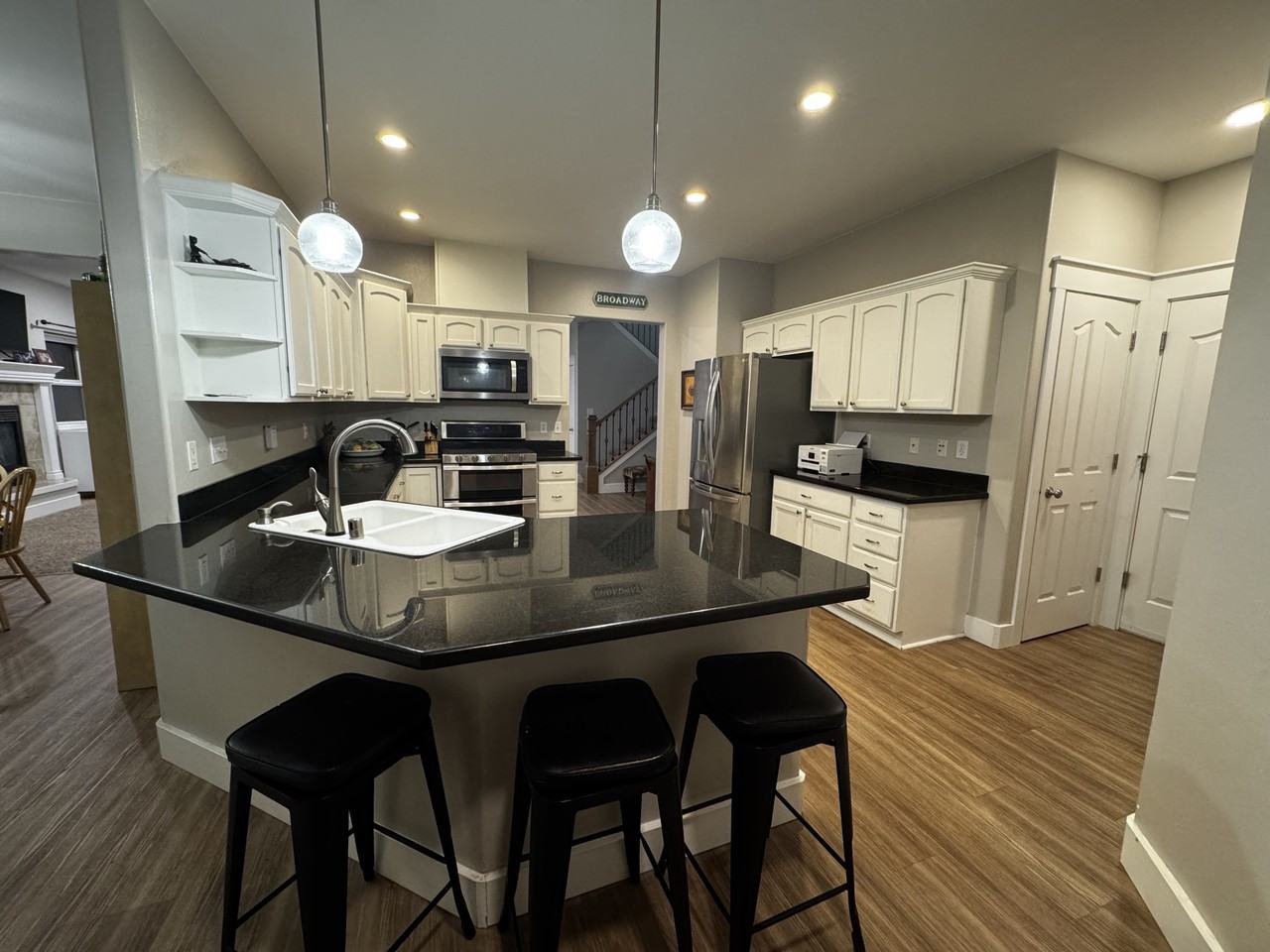 2469 S Paddock Dr - Photo 2 of 25