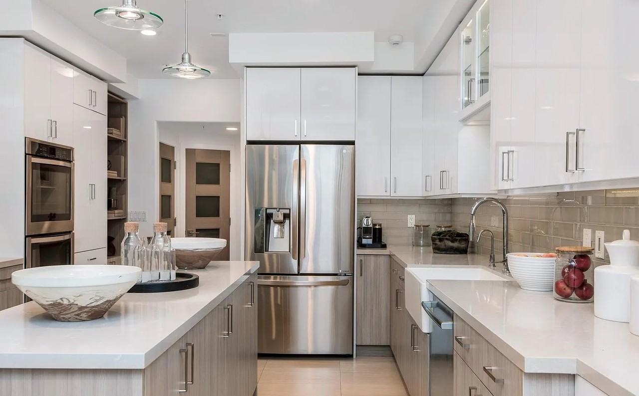 4630 Woodley Ave - Photo 4 of 8