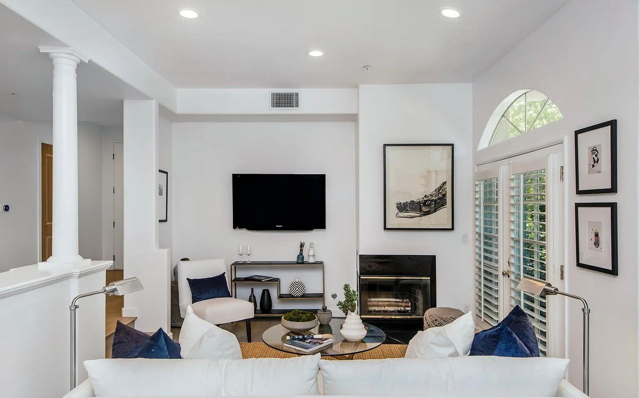 4630 Woodley Ave - Photo 7 of 8