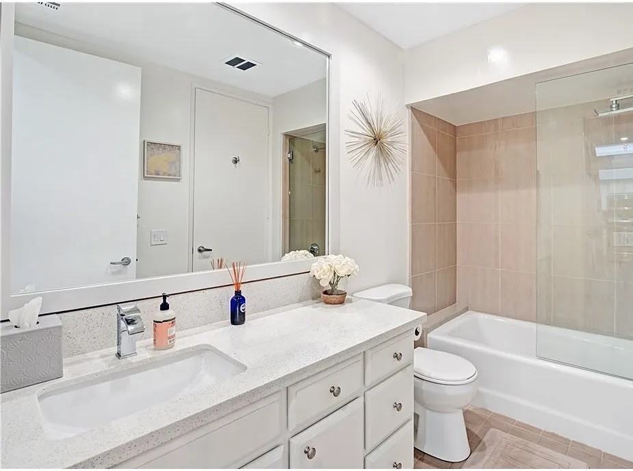 5151 Balboa Blvd - Photo 2 of 8