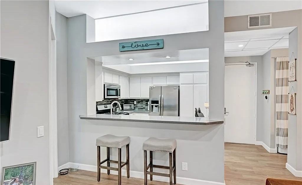 5151 Balboa Blvd - Photo 5 of 8