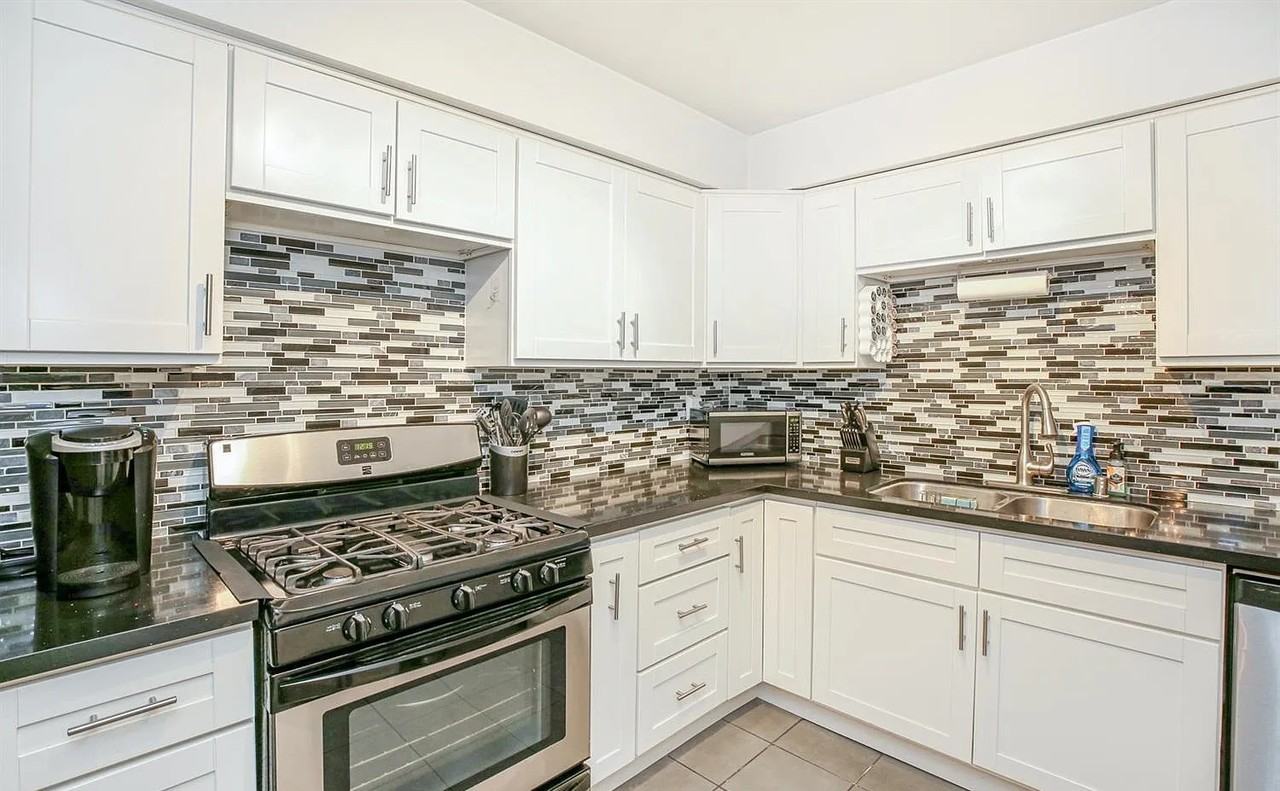 15030 Victory Blvd - Photo 7 of 10