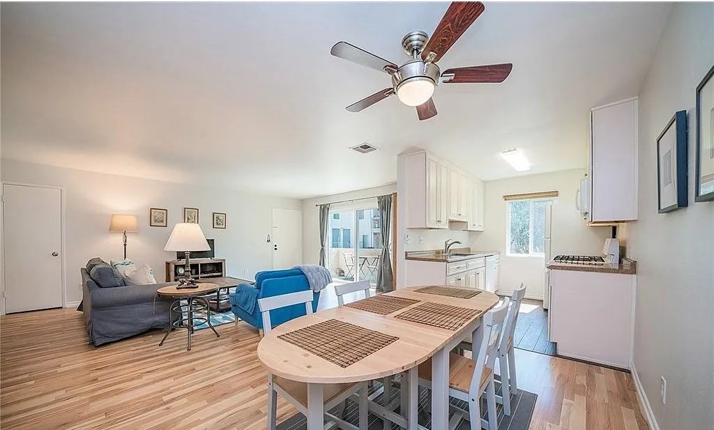 5055 Coldwater Canyon Ave - Photo 4 of 9