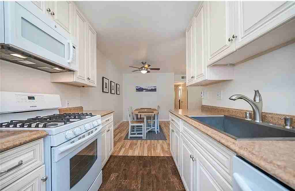 5055 Coldwater Canyon Ave - Photo 6 of 9