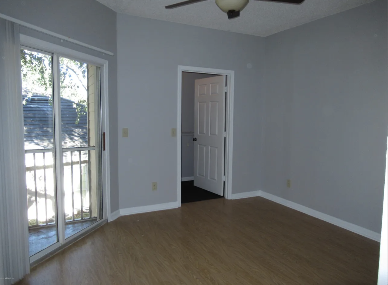 10000 Gate Pkwy N #1122 - Photo 3 of 9