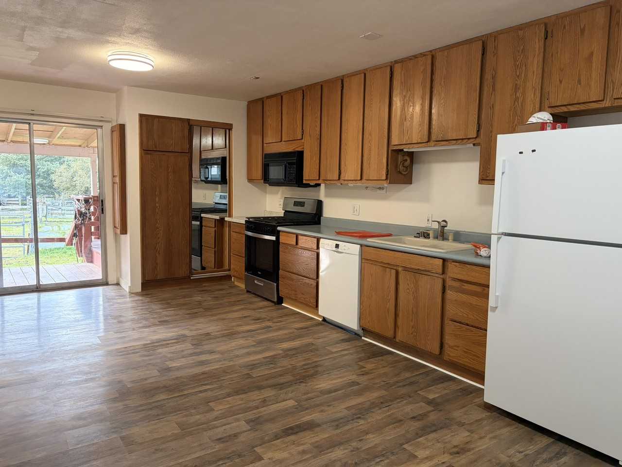 863 Atherton Ave #NA - Photo 3 of 12