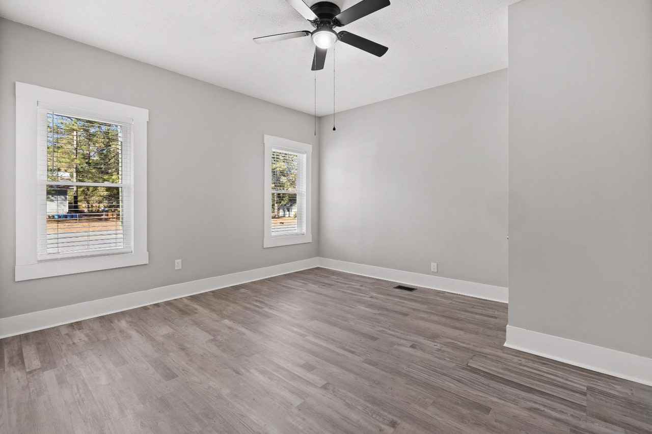 501 E 4th St - Photo 7 of 30