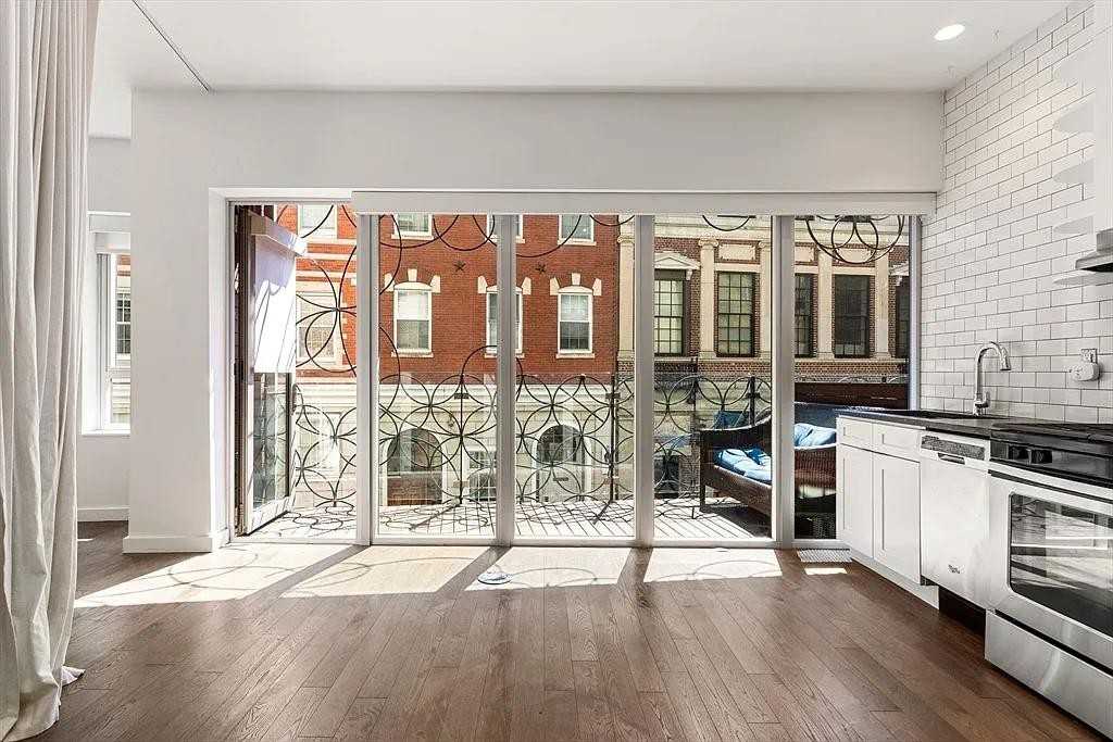 126 Salem St - Photo 7 of 20