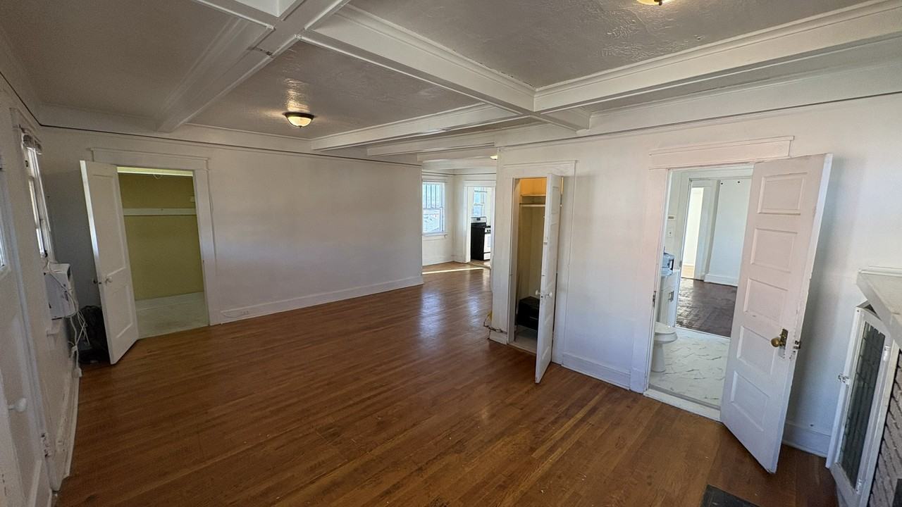 822 Prospect St - Photo 5 of 24