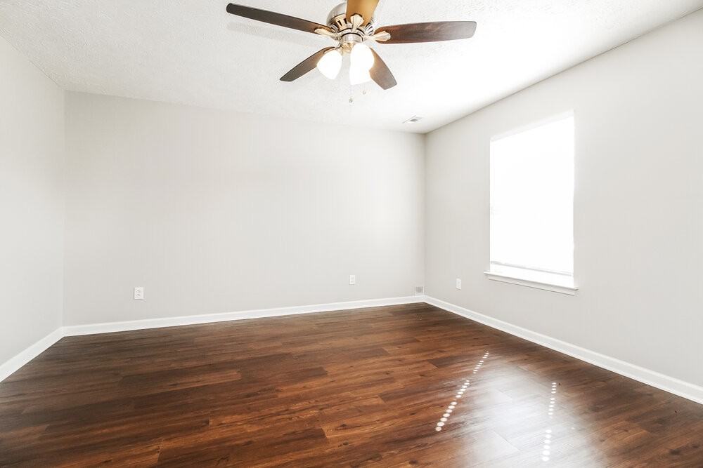 1980 Old Castle Dr - Photo 4 of 17