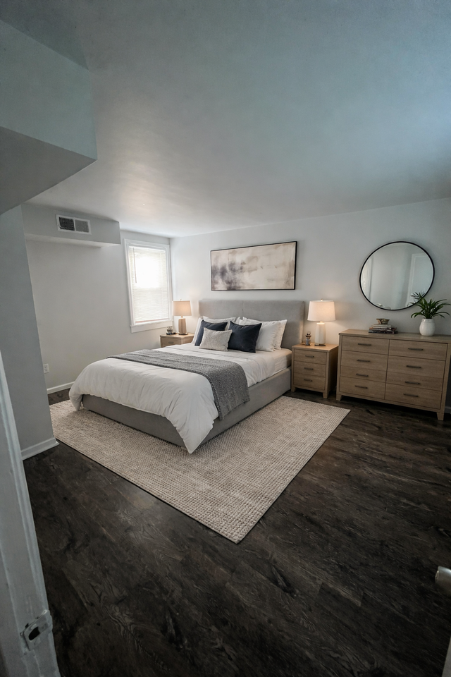 22 W Lockwood St #24 - Photo 3 of 9