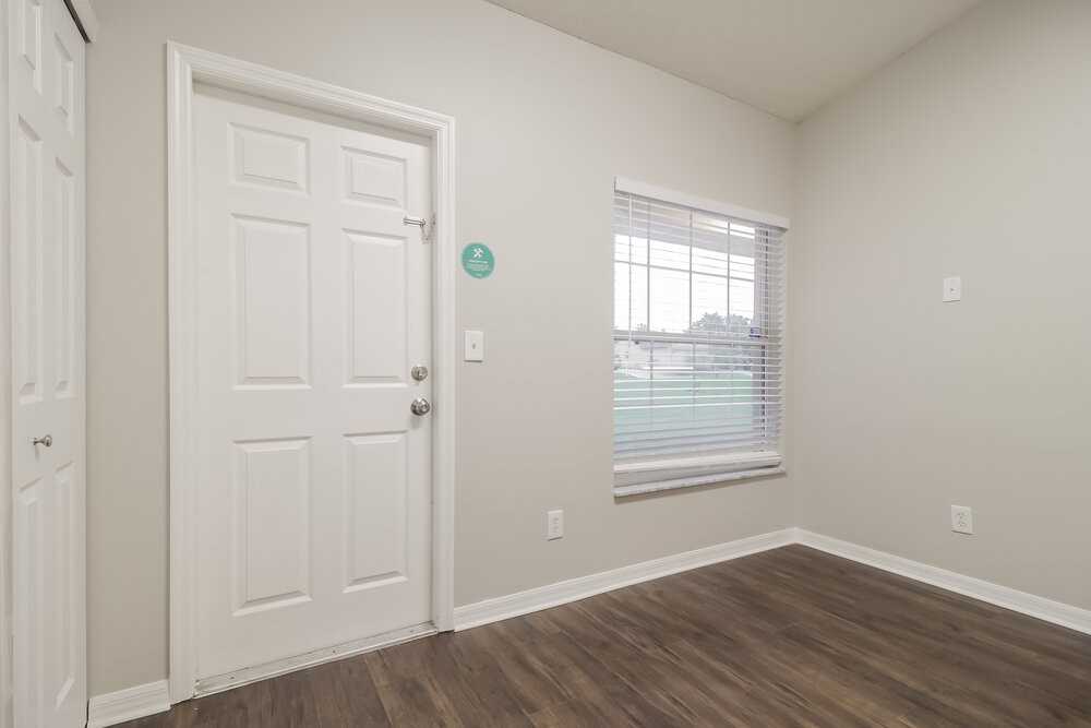 13448 Silverleaf Cir - Photo 3 of 16