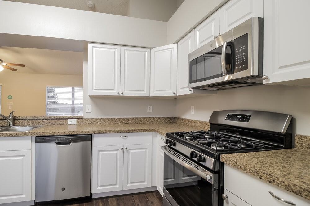 13448 Silverleaf Cir - Photo 5 of 16