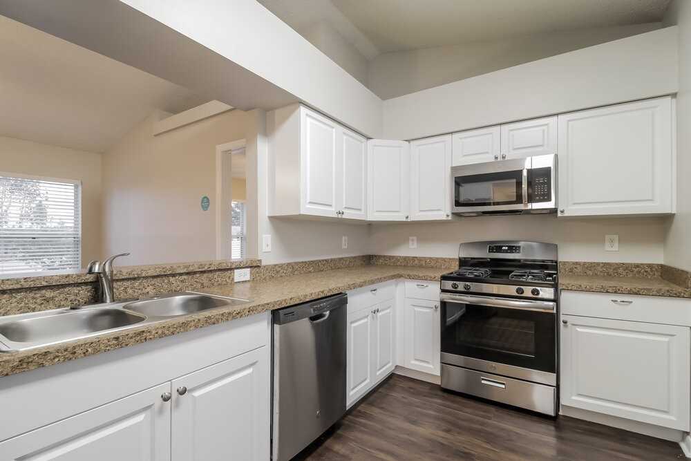 13448 Silverleaf Cir - Photo 6 of 16