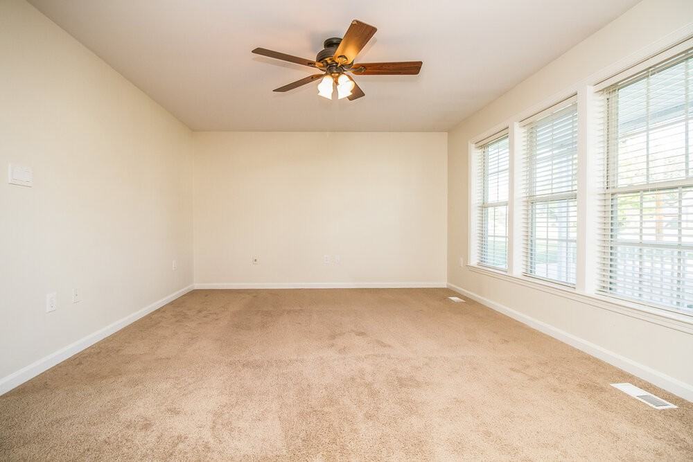 401 Wildwood Dr - Photo 3 of 15