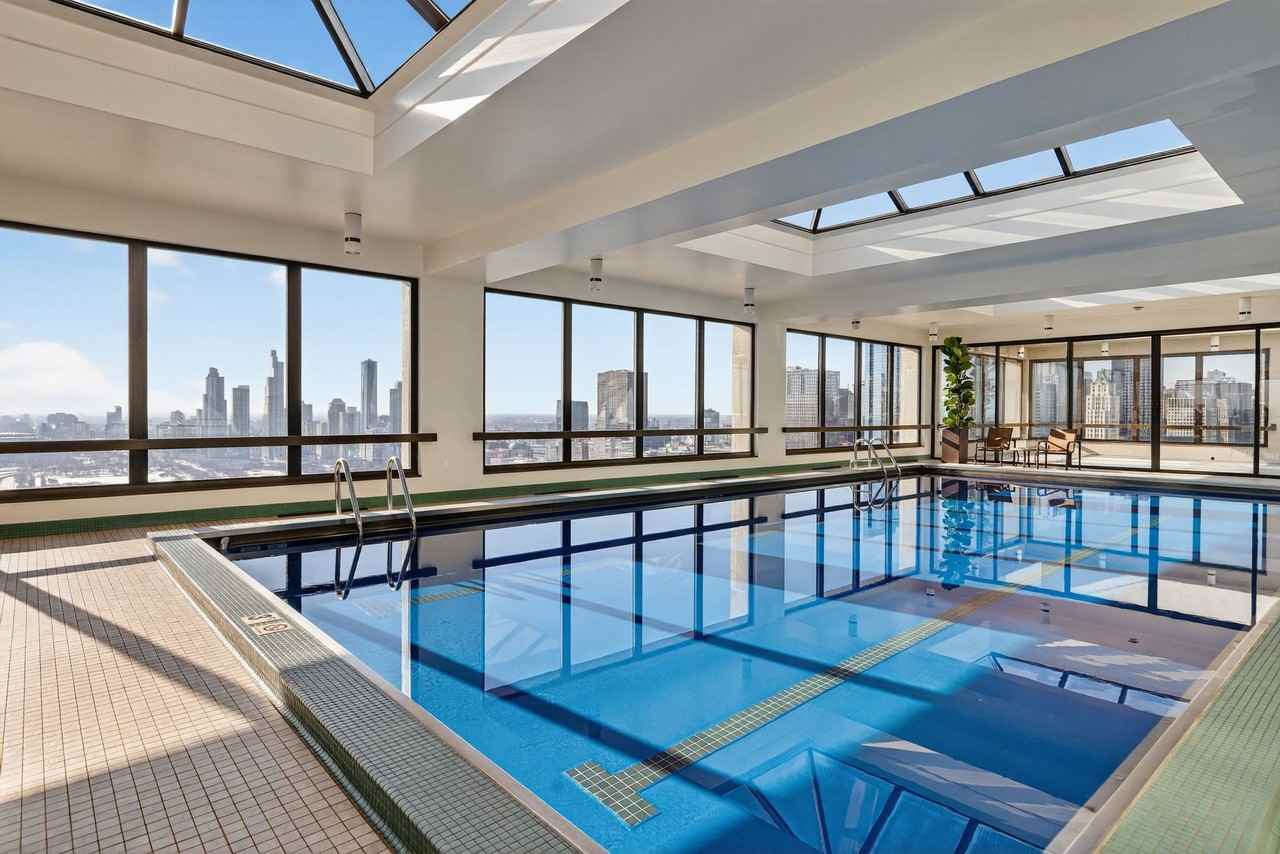 306 East Randolph Street - Photo 3 of 15