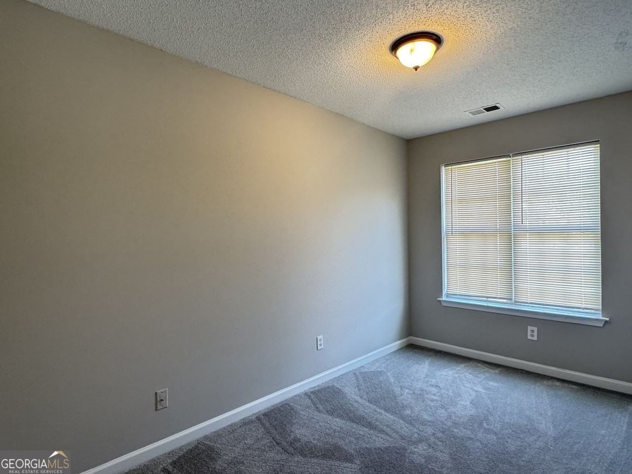 4044 Robin Cir - Photo 2 of 12