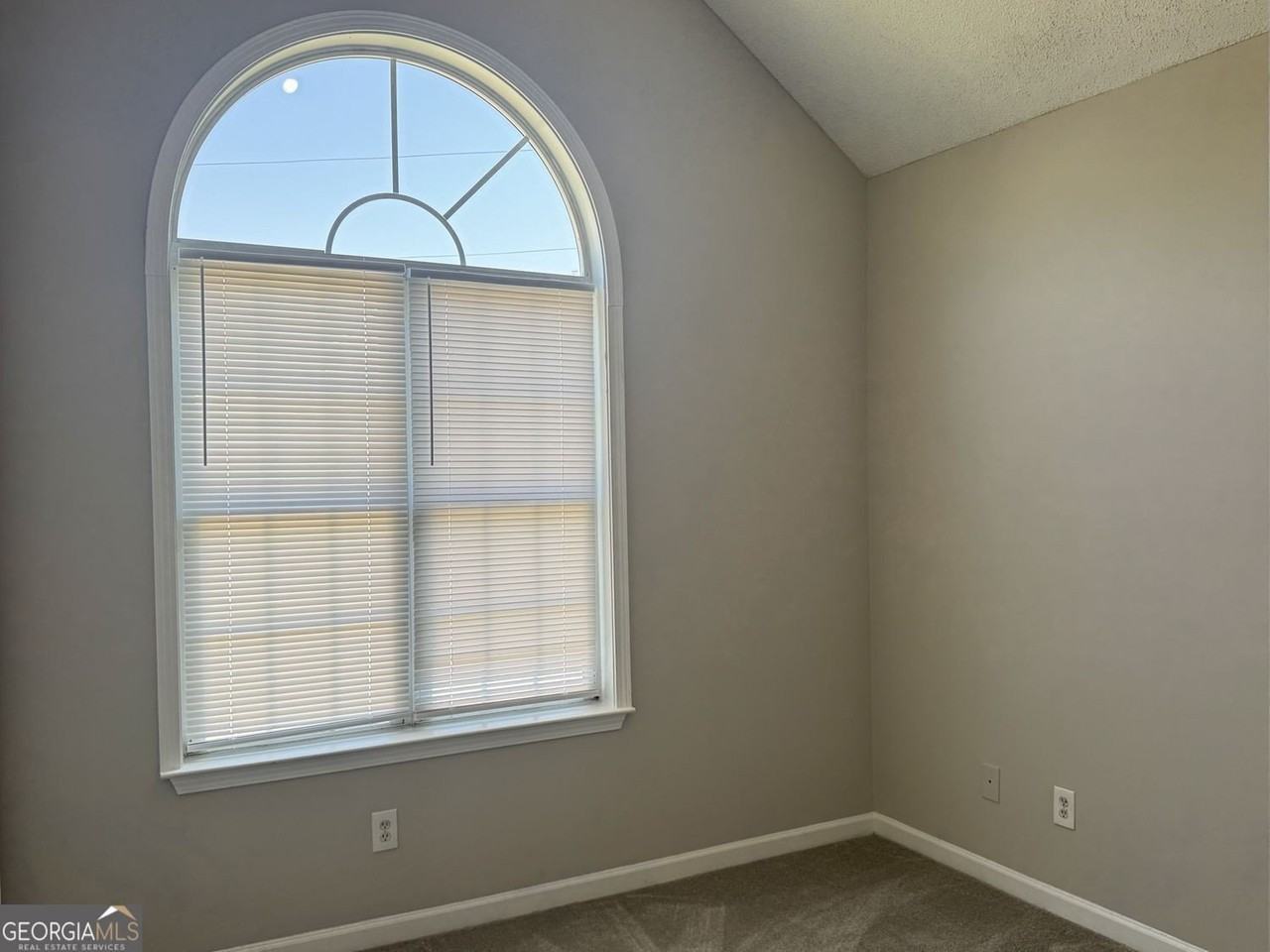 4044 Robin Cir - Photo 6 of 12