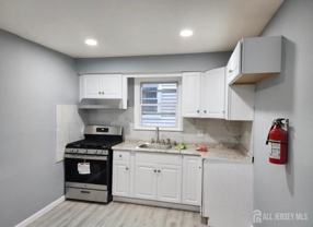 723 Parker St - Photo 1 of 1