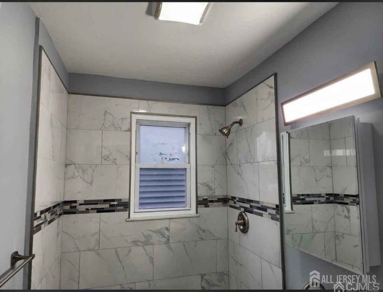 723 Parker St - Photo 4 of 8