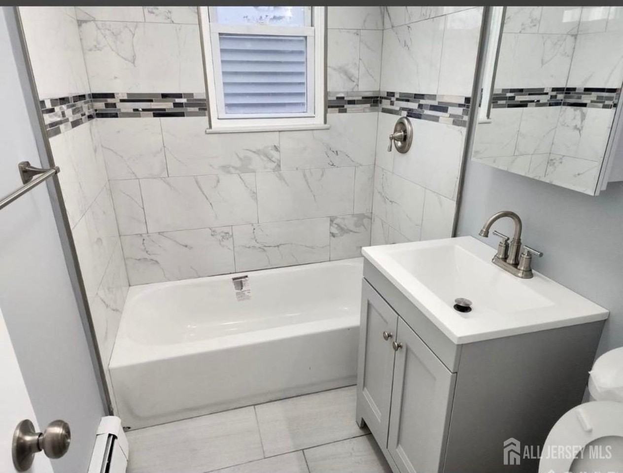 723 Parker St - Photo 5 of 8