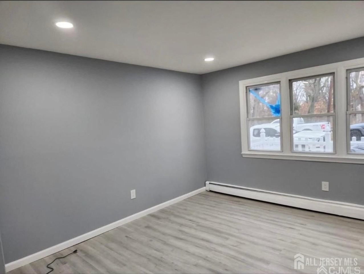 723 Parker St - Photo 6 of 8