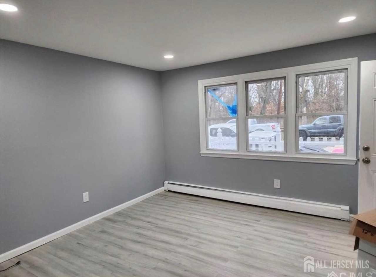 723 Parker St - Photo 7 of 8