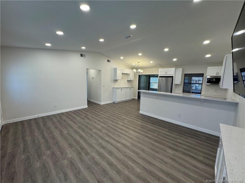 981 Sw Bay State Rd - Photo 7 of 17