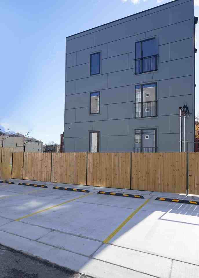 1405 E 65th Pl Apt 2a #2A - Photo 2 of 2