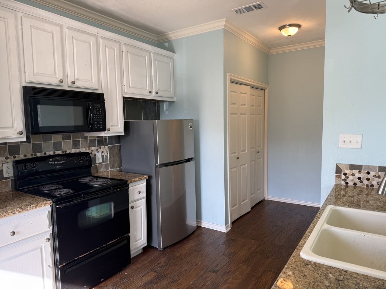 1425 W Villa Maria Rd #1 - Photo 6 of 33