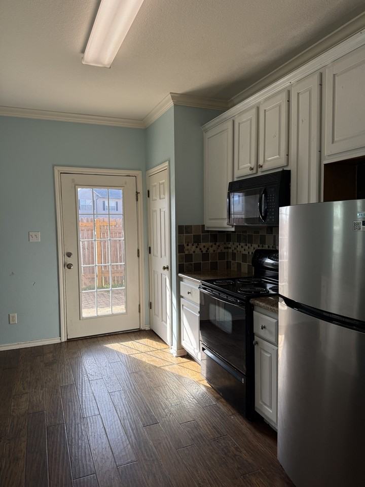 1425 W Villa Maria Rd #1 - Photo 7 of 33