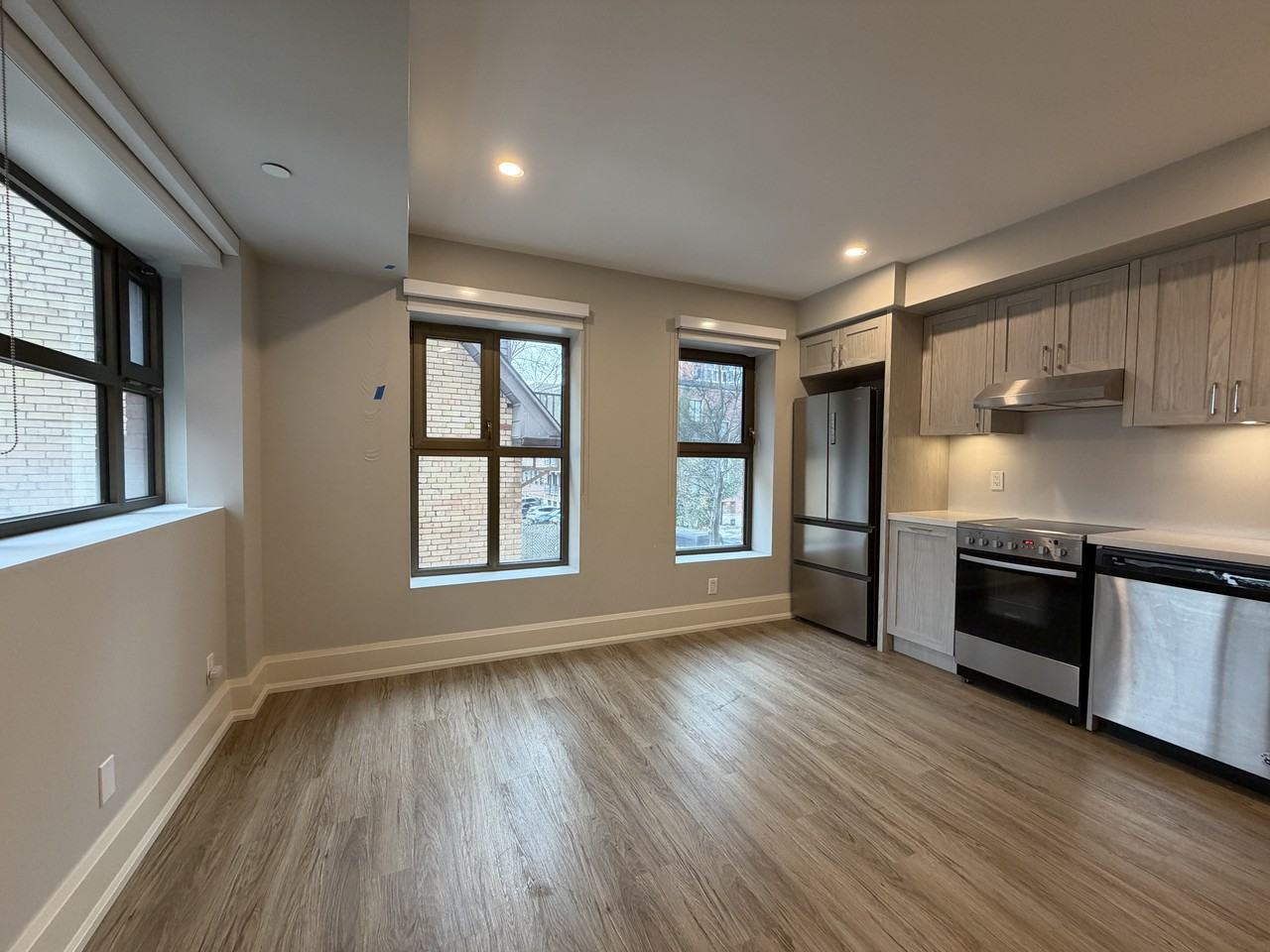 32 Rowanwood Avenue #02 - Photo 3 of 15