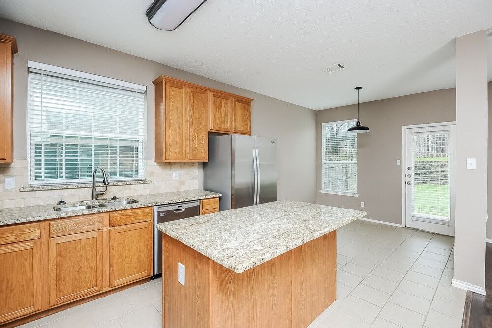 4805 Barnhill Ln - Photo 6 of 17