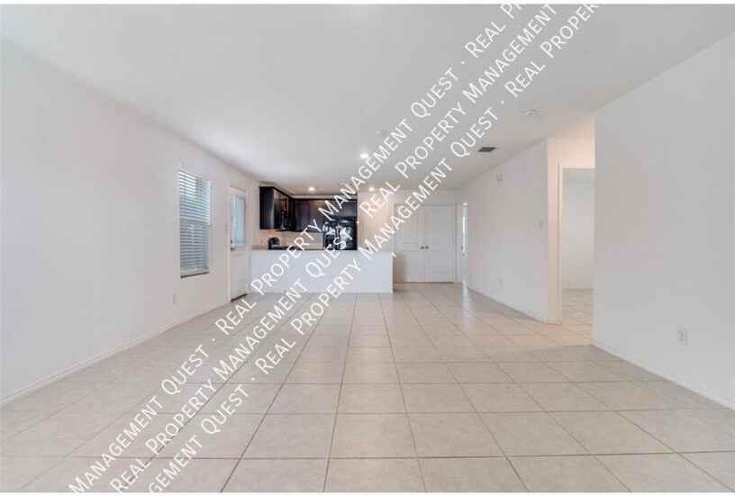 2525 Russell St - Photo 5 of 17