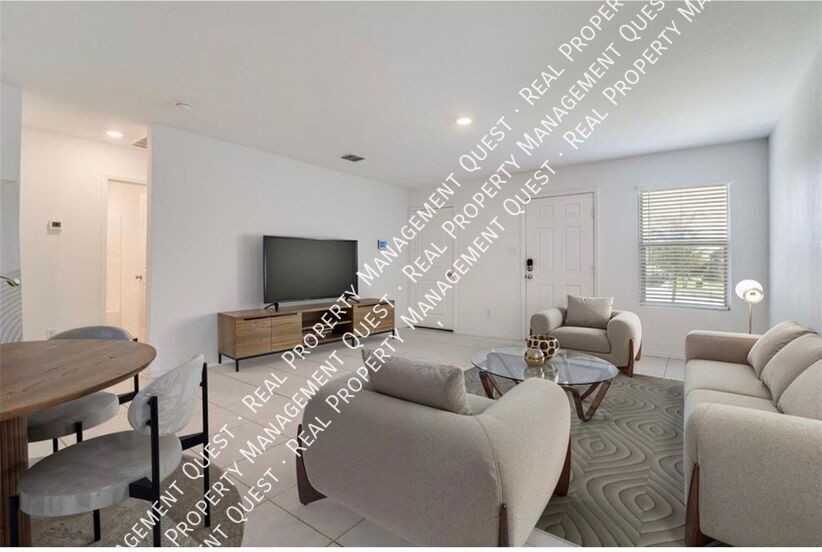 2525 Russell St - Photo 6 of 17