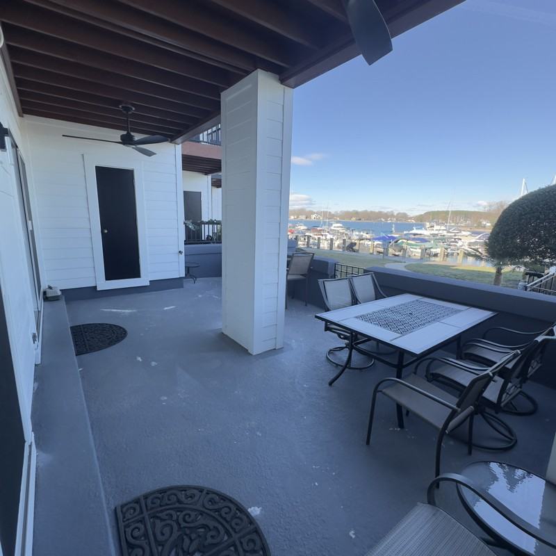 18713 Vineyard Point Ln